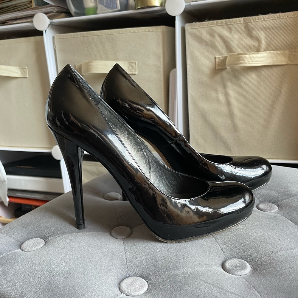 Stuart Weitzman, black heels, black stilettos, stilettos